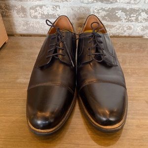 Like New Florsheim Shoe Company Leather Dress Shoes